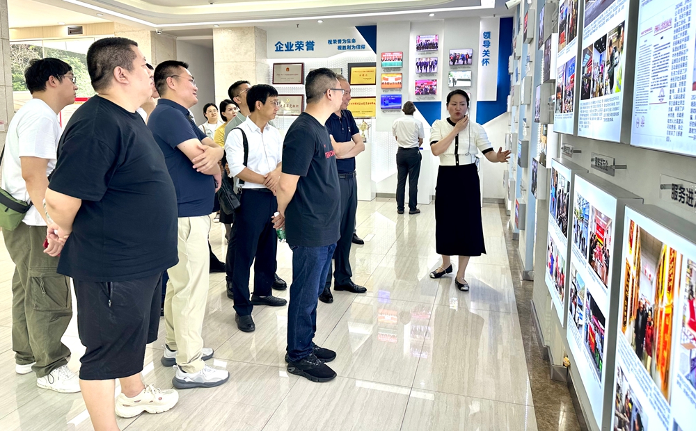 江阳区网络行业协会受邀赴泸州移动参观交流