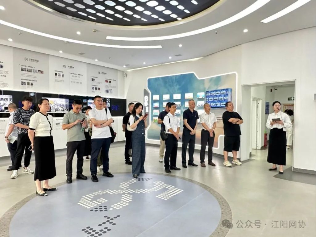 江阳区网络行业协会受邀赴泸州移动参观交流
