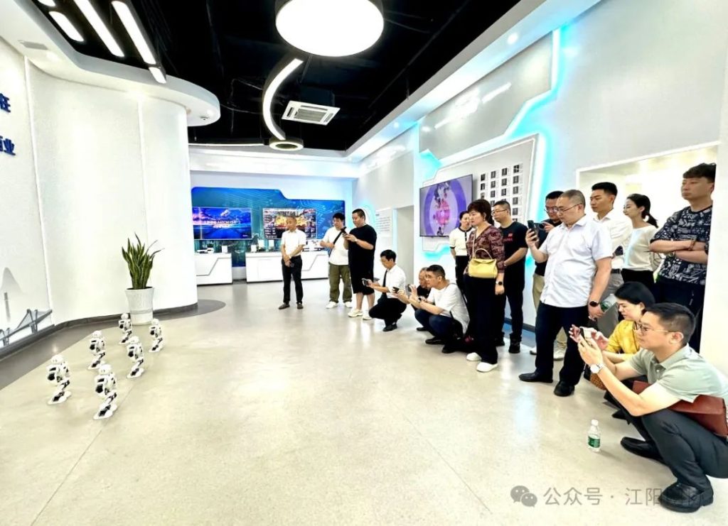 江阳区网络行业协会受邀赴泸州移动参观交流