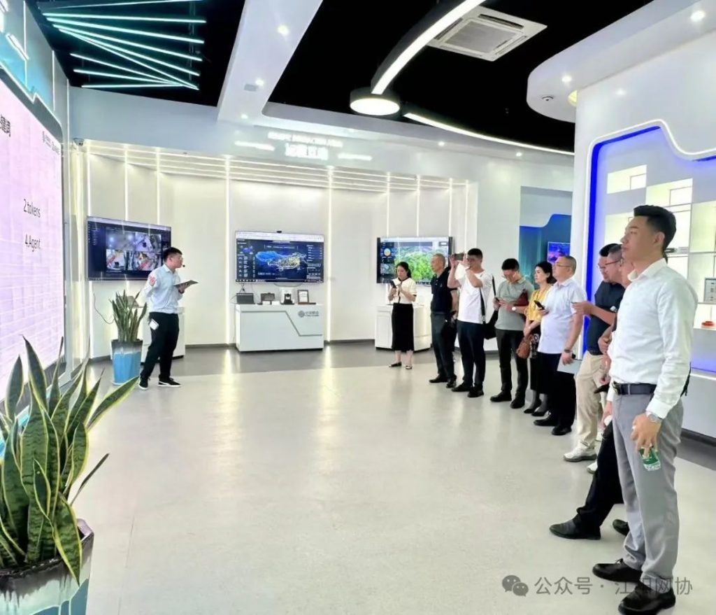 江阳区网络行业协会受邀赴泸州移动参观交流