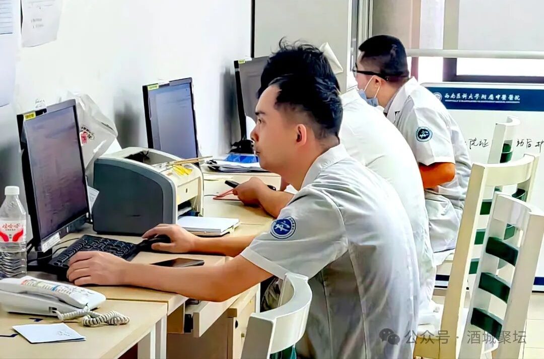 十年行医守肝胆 仁术温情护苍生——记西南医科大学附属中医院肝胆胰外科主治医师李春桃