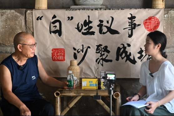 在长江边，他们把两位老人的一生写成了书